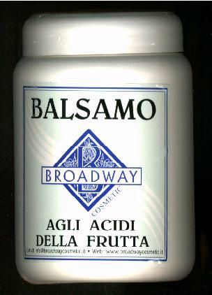 BALSAMO 1000ml   
 A  GLI  ACIDI  DELLA  FRUTTA  €.13,00
Agisce direttamente sulle parti danneggiate del capello, rinforzandone la struttura proteica,
e facilita il riequilibrio fisiologico.
Dona volume e lucentezza, e svolge un’azione districante ed emoliente.

MODO D’USO:

Applicare una piccola quantità di prodotto, distribuendo  uniformemente sui capelli lavati e tamponati.

 

Lasciare in posa 10 minuti, ( una fonte di calore, abbrevia il tempo di posa )

Risciacquare con acqua tiepida in abbondanza.

        

INGREDIENTES :

ACQUA, CETYL ALCOHOL AND STEARYL

ALCOHOL, COCAMIDE MEA, QUATERNIUM 18, CETRIMONIUM

CHLORIDE, PROFUMO/PARFUM, SODIUM DEHYDROACETATE,

LACTIC ACID, MALIC  ACID, MAGNESIUM NITRATE,

CITRIC ACID, GLYCERINE, PYRUVIC ACID, TARTARIC ACID, PCA,

GLYCOL ACID, METHYLCHLOROISOTHIAZOLINONE,

MAGNESIUM  CHLORIDE, METHYLISOTHIAZOLINONE. C.I. 61585.

CONTIENE CONSERVANTI A NORMA DI LEGGE.

Broadway cosmetic  s.a.s.

via  Rivette n°20,  cap.10073  Ciriè, fraz. Devesi Torino (Italy)

Tel.+390115369042.Tel.+390115505215.Fax.+3901109652027.

Scheda tecnica di:

Prodotto dai Laboratori

cosmetici  :  GARU s.a.s.  TRENTO  -  ITALY

Responsabile Tecnico  Renato  Gabrielli